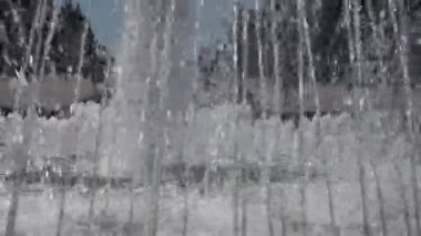 Bir yaz günü bir parkta Closeup kentsel çeşme.