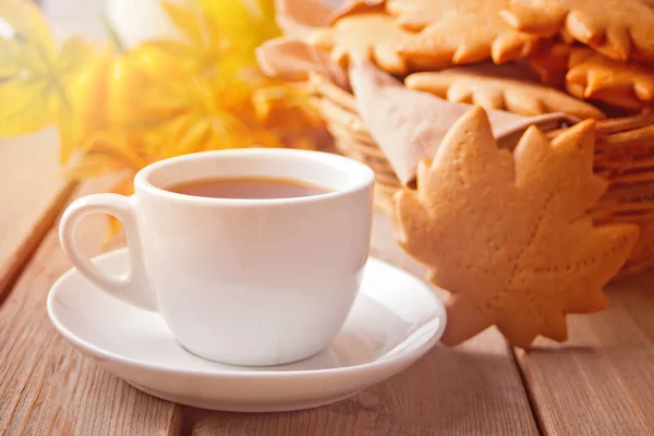 Cup of coffee, autumn leaves, cookies on the wooden table. Autumn harvest. Autumn concept. — Stock Photo, Image