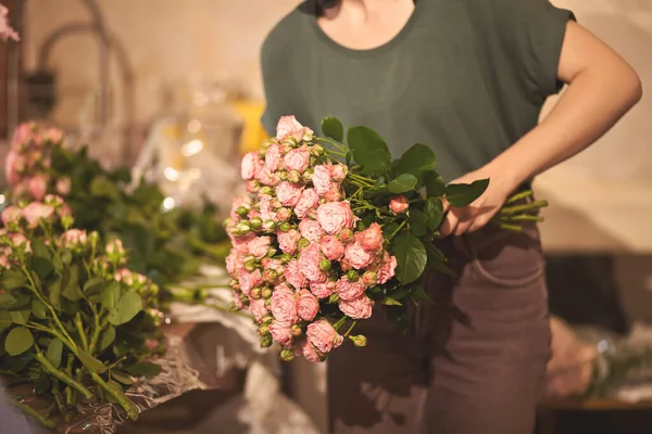 Florist Holding Bouquet Colorful Flowers Flower Store — Stock Photo, Image