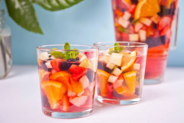 Sangria Fresca Vinho Tinto Soco Com Frutas Bagas — Fotografia de Stock