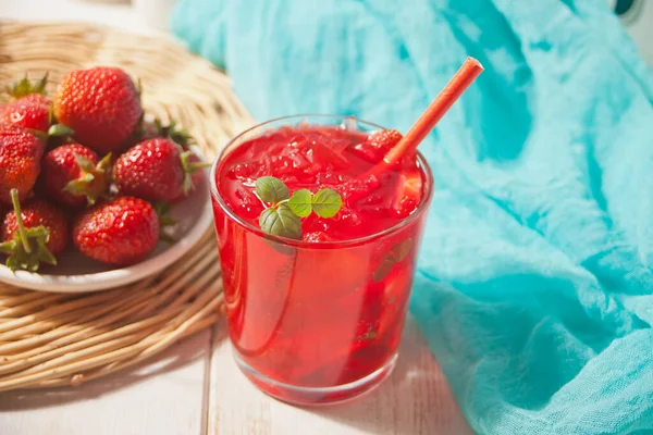 Glasses Fresh Homemade Strawberry Sweet Iced Tea Cocktail Lemonade Mint — Stock Photo, Image