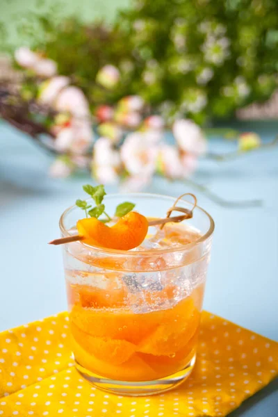 Летний Холодный Напиток Домашний Абрикосовый Чай Льдом Мятой — стоковое фото