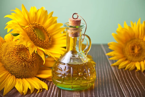 Sonnenblumenöl Einer Flasche Auf Dem Holztisch — Stockfoto