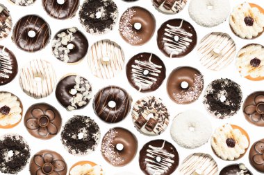 Beyaz arka plan üzerinde birden çok çörek. Yüksek çözünürlüklü görüntü gıda sanayî için.