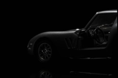 Siyah arka plan üzerine gümüş Ferrari 250 Gto. Yüksek çözünürlüklü görüntü Otomotiv sanayî için.