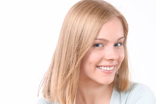 Bastante sonriente alegremente femenina con cabello rubio —  Fotos de Stock