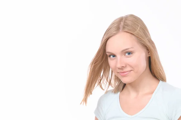 Bastante sonriente alegremente femenina con cabello rubio — Foto de Stock