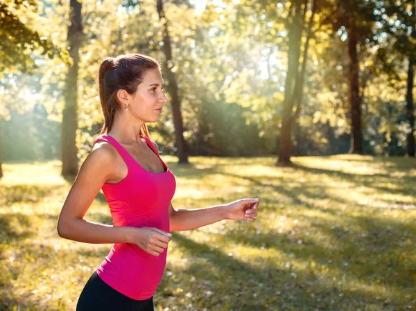 Porträt Einer Jungen Sportlichen Frau Die Freien Park Läuft Gesunder — Stockfoto