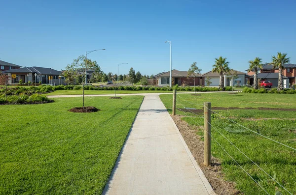 Pedestrian Walkway Footpath Leads Residential Neighbourhood Some Modern Australian Homes — Stock Photo, Image