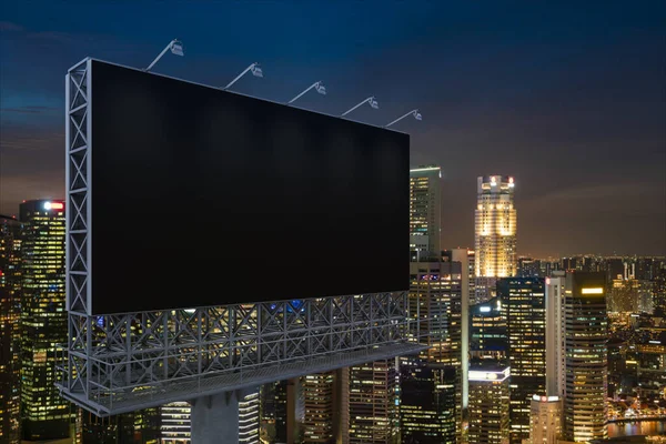 Panneau d'affichage noir vierge avec fond de paysage urbain de Singapour la nuit. Affiche publicitaire, maquette, rendu 3D. Vue latérale. Le concept de communication marketing pour vendre l'idée. — Photo