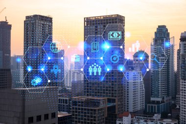 Araştırma ve Geliştirme Hologramı simgeleri parlıyor. Bangkok 'un günbatımı panoramik şehir manzarası. Asya 'da yeni hizmetler ve ürünler yaratmak için yenilikçi teknolojiler kavramı. Çift pozlama.