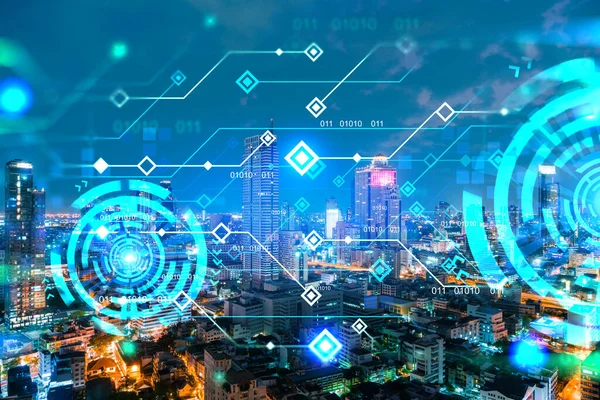 Bilgi akışı hologramı, Bangkok 'un gece manzarası. Asya 'daki en büyük teknoloji merkezi. Bilimi programlama kavramı. Çift pozlama.