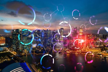 Soyut teknolojinin parlayan simgelerinin hologramı, günbatımında Singapur 'un panoramik şehir manzarası, Asya. Dünyalar konsepti teknolojik değişiklikler. Çift pozlama.