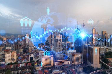 Kuala Lumpur, Malezya, Asya 'nın günbatımı panoramik şehir manzarası üzerine sosyal medya simgelerinin hologramı. KL 'deki insan ilişkileri kavramı. Çoklu pozlama.
