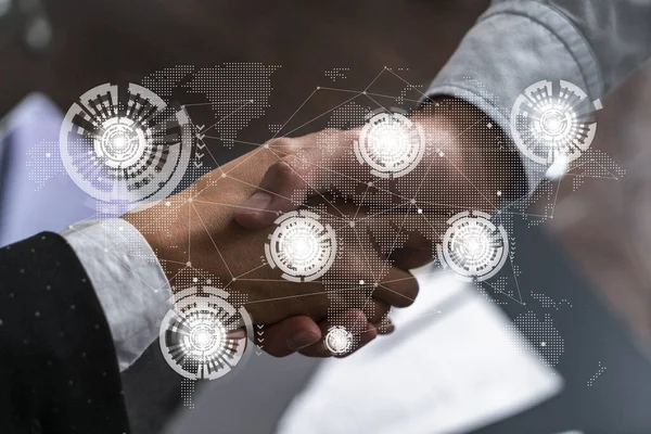 Multi exponering av två företagare handslag och världskarta hologram ritning bakgrund. Begreppet internationellt partnerskap och välstånd. Formellt slitage. — Stockfoto