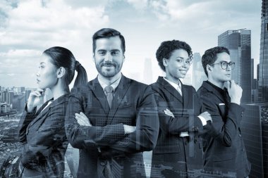 Başarılı gülümseyen iş danışmanlarının ön görüşü takım elbiseli ve müşteri sorunlarıyla uğraşmaya hazır olmaları. Singapur şehir manzarası. Çok uluslu şirket takımı. Çift pozlama.