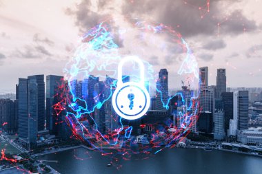 Asya, Singapur 'un günbatımı panoramik şehir manzarasında Padlock' un hologramı. Siber güvenlik istihbaratı kavramı. Çoklu pozlama.