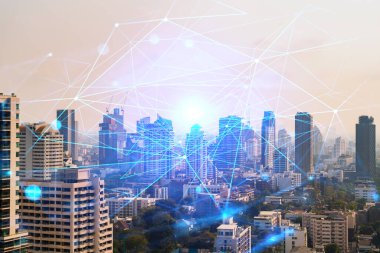 Soyut teknoloji hologramları Bangkok, Asya 'nın panorama şehri görüntüsü üzerinde simgeler. İnsanların ağ kurma ve bağlantı kurma kavramı. Çift pozlama.