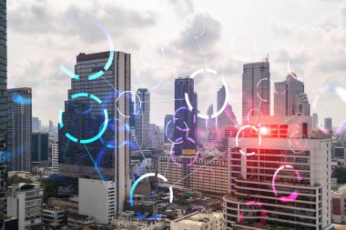 Soyut teknoloji hologramları Bangkok, Asya 'nın panorama şehri görüntüsü üzerinde simgeler. İnsanların ağ kurma ve bağlantı kurma kavramı. Çift pozlama.