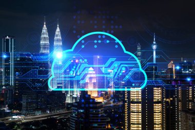 Bilgi bulutu hologramı, Kuala Lumpur 'un gece göksel panoramik şehir manzarası. KL 'de, Malezya' da, Asya 'da dijital veri depolama kavramı. Çoklu pozlama.