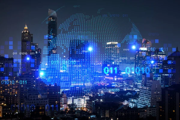 Hologram van de Aarde planeet kaart op nacht panoramische stadsgezicht van Bangkok, Azië. Het concept van internationale bedrijven. Multiblootstelling. — Stockfoto