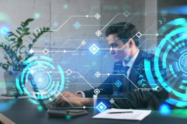 Ofisteki iş adamı dizüstü bilgisayarda çalışıyor. Bilgisayarda veri çizimi yapıyor. Çift pozlama.