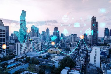 Araştırma ve Geliştirme Hologramı simgeleri parlıyor. Bangkok 'un günbatımı panoramik şehir manzarası. Asya 'da yeni hizmetler ve ürünler yaratmak için yenilikçi teknolojiler kavramı. Çift pozlama.
