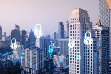 Asya, Bangkok 'un günbatımı panoramik şehir manzarasında Padlock' un hologramı. Siber güvenlik istihbaratı kavramı. Çoklu pozlama.