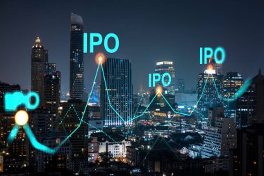 Hologram sunan ilk halk, Bangkok 'un gece panoramik şehir manzarası. Asya 'daki çok uluslu şirketlerin finans merkezi. Halka arz sürecinde büyümeyi hızlandırma kavramı. Çift pozlama.
