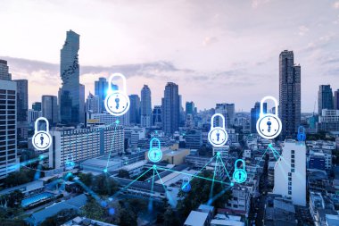 Asya, Bangkok 'un günbatımı panoramik şehir manzarasında Padlock' un hologramı. Siber güvenlik istihbaratı kavramı. Çoklu pozlama.