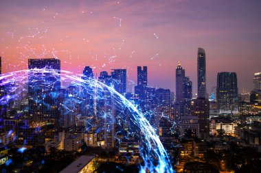 Soyut teknolojinin parlayan simgelerinin hologramı, günbatımında Bangkok 'un panoramik şehir manzarası, Asya. Dünyalar konsepti teknolojik değişiklikler. Çift pozlama.