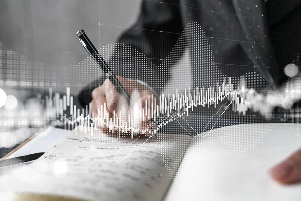 Holograma gráfico do mercado financeiro de ações e uma mulher tomando notas. Conceito de educação e análise empresarial. Multiexposição. — Fotografia de Stock