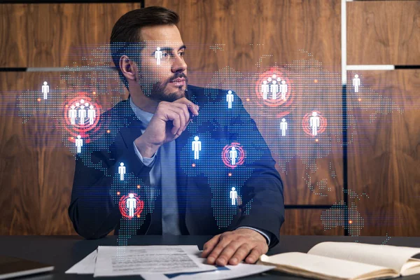 Geschäftsmann im Büro denken und träumen Datentechnologie Weltkarte zeichnen Konzept. Doppelbelastung. — Stockfoto