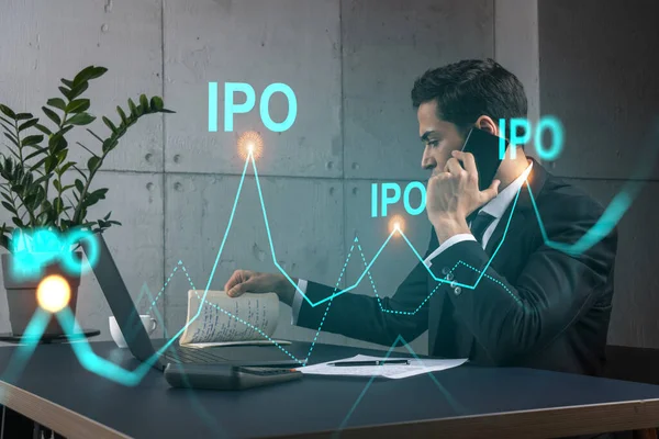 Man Office verwenden Talk Phone ipo Zeichnungskonzept. Doppelbelastung. — Stockfoto