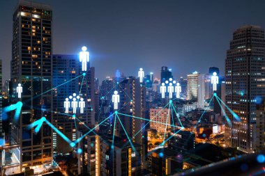 Bangkok, Asya 'nın panoramik şehir manzarasında parlayan sosyal medya simgeleri. İnsanlar ve şirketler arasında yeni bağlantılar kurma ve iletişim kurma kavramı. Çift pozlama.