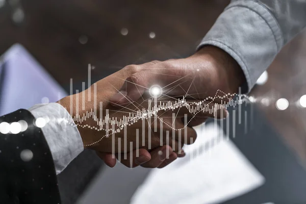 Dubbel exponering av två företagare handslag och forex diagram hologram ritning bakgrund. Begreppet kapitalmarknadsanalys. Formellt slitage. — Stockfoto