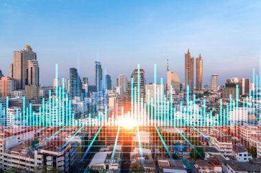 Işık saçan FOREX grafik hologramı, gün batımında Bangkok 'un panoramik şehir manzarası. Asya 'da hisse ve tahvil ticareti. Fon yönetimi kavramı. Çift pozlama.