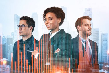 Yeni risk sermayesi ve yüksek teknoloji üzerinde çalışan bir grup iş arkadaşı riskleri tahmin etmeye ve olası kazanç artışlarını tahmin etmeye çalışıyor. Singapur arkaplanının hologram şeması.