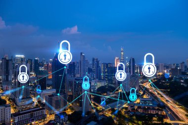 Parlayan Padlock hologramı, Kuala Lumpur, Malezya, Asya 'nın gece panoramik şehir manzarası. KL şirketlerini korumak için siber güvenlik kavramı. Çift pozlama.