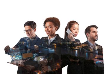 Asya 'nın Bangkok şehrinin önünde duran dört genç, başarılı iş adamının çifte pozu. Uluslararası takım çalışması kavramı. Gece vakti..