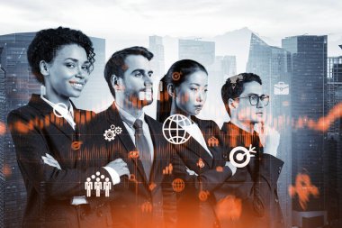 Bir grup iş arkadaşı araştırma ve geliştirme departmanındaki problemleri çözmek için yeni teknik yaklaşımlar bulmaya çalışıyor. Singapur arkaplanı üzerinde Fintech hologram simgeleri.