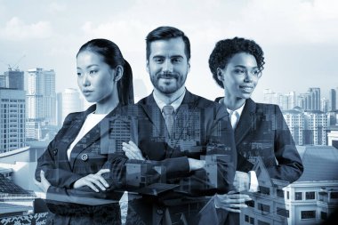 Takım elbiseli ve müşteri sorunlarıyla uğraşmaya hazır üç başarılı gülümseyen iş danışmanının ön görüşü. Kuala Lumpur şehri. KL gökdelenleri. Çift pozlama.