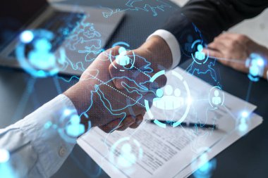 İki iş adamının el sıkışması ve sosyal medya ikonu hologramının arka plan çizimi. İnternet bağlantısı bilgi verisi kavramı. Resmi giysi.