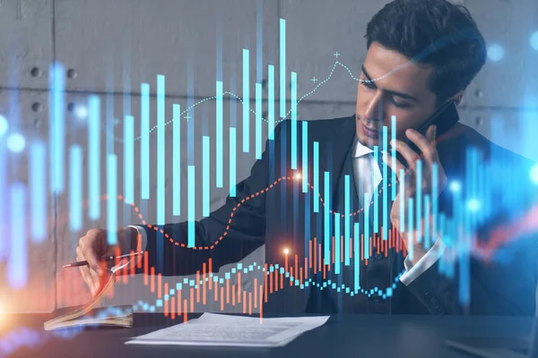 Człowiek biuro używać mówić telefon forex wykres wykres finansowy rysunek koncepcja. Podwójna ekspozycja. — Zdjęcie stockowe