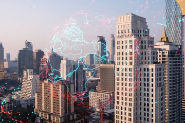 Dünya gezegeninin ışıldayan hologramı günbatımında Bangkok 'un hava panoramik şehir manzarasında, Asya' da. Uluslararası iş kavramı. Çoklu Pozlama.