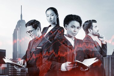 Takım elbiseli bir grup iş arkadaşı çok uluslu kurumsal ekibin bir parçası olarak fonda ticari strateji tahmininde bulunuyorlar. Eski çizelge. Kuala Lumpur arka planda. Çift pozlama