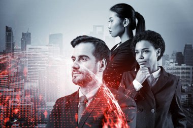 İş amaçlarına ulaşmak için sosyal medya pazarlama stratejisi üzerinde çalışan bir grup SMM uzmanı. Bangkok arkaplanı üzerinde hologram simgeleri.