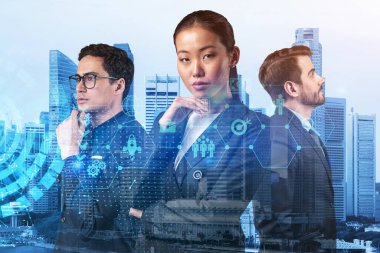 Bir grup iş arkadaşı araştırma ve geliştirme departmanındaki problemleri çözmek için yeni teknik yaklaşımlar bulmaya çalışıyor. Singapur arkaplanı üzerinde Fintech hologram simgeleri.