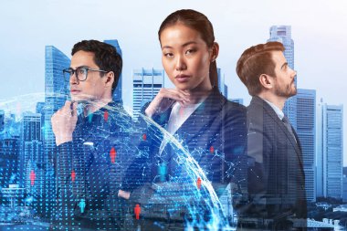 İş amaçlarına ulaşmak için sosyal medya pazarlama stratejisi üzerinde çalışan bir grup SMM uzmanı. Singapur arkaplanı üzerinde hologram simgeleri.