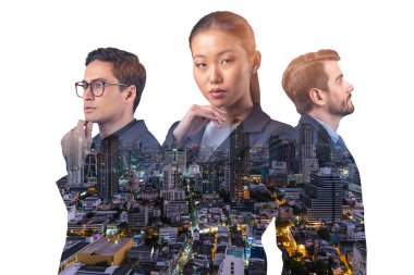 Asya 'nın Bangkok şehrinin önünde duran üç genç, başarılı, iş adamı, erkek ve kadın çifte pozlama. Sıkı çalışma ve öğrenim kavramı. Modern yaşam tarzı. Gece vakti..